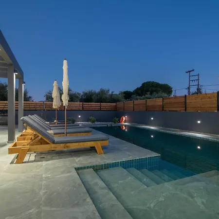 Kozakos With Private Swimming Pools *
