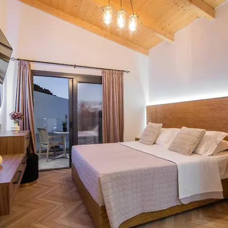 Kozakos With Private Swimming Pools