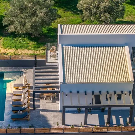 Kozakos With Private Swimming Pools Вилла
